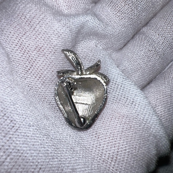 Vintage Miniature 1" Trifari Brushed Silver Plated Strawberry Pin Brooch - Picture 7 of 16